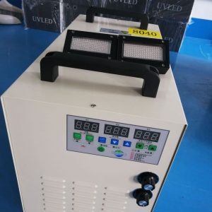 兩個(gè)燈頭_UVLED固化燈面光源,兩個(gè)燈頭并帶壓縮機(jī)制冷。
